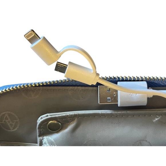 Adrienne Vittadini Charging Wallet - Picture 5 of 5